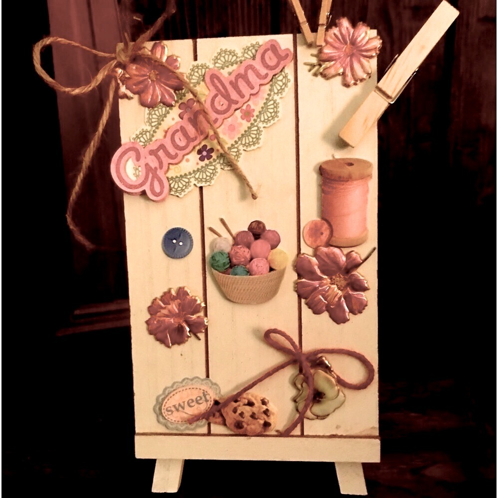 GRANDMA WOOD DECORATED TABLE DECOR